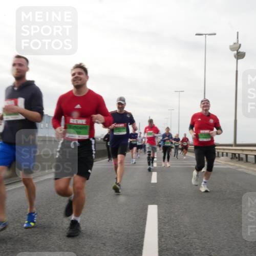 03.10.2025 - Köhlbrandbrückenlauf Matties Gatica Varas http://msf.ph/oto/9190043 03.10.2025 16:00:42 Position 3  meine-sportfotos.de