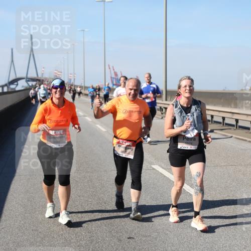 03.10.2025 - Köhlbrandbrückenlauf Yannick Fuchs http://msf.ph/oto/9190045 03.10.2025 12:09:55 Position 3 4440, 6574 meine-sportfotos.de