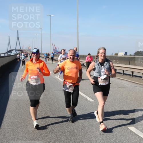 03.10.2025 - Köhlbrandbrückenlauf Yannick Fuchs http://msf.ph/oto/9190052 03.10.2025 12:09:55 Position 3 4440, 6574 meine-sportfotos.de