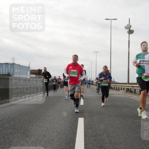 03.10.2025 - Köhlbrandbrückenlauf Matties Gatica Varas http://msf.ph/oto/9190053 03.10.2025 16:00:44 Position 3  meine-sportfotos.de
