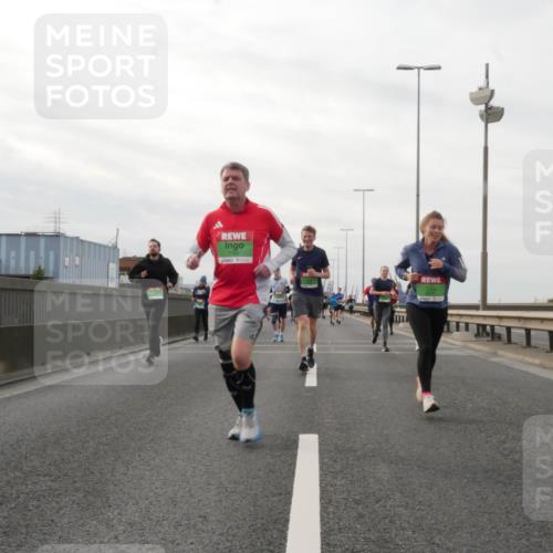 03.10.2025 - Köhlbrandbrückenlauf Matties Gatica Varas http://msf.ph/oto/9190055 03.10.2025 16:00:44 Position 3 7791 meine-sportfotos.de