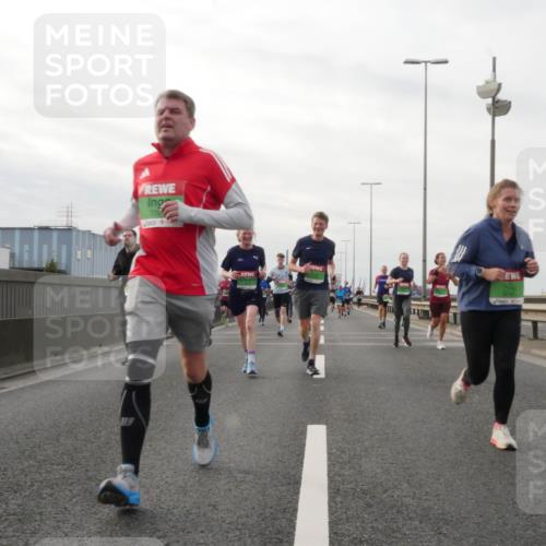 03.10.2025 - Köhlbrandbrückenlauf Matties Gatica Varas http://msf.ph/oto/9190058 03.10.2025 16:00:45 Position 3 9741 meine-sportfotos.de