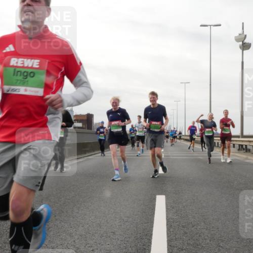 03.10.2025 - Köhlbrandbrückenlauf Matties Gatica Varas http://msf.ph/oto/9190061 03.10.2025 16:00:45 Position 3 7791 meine-sportfotos.de