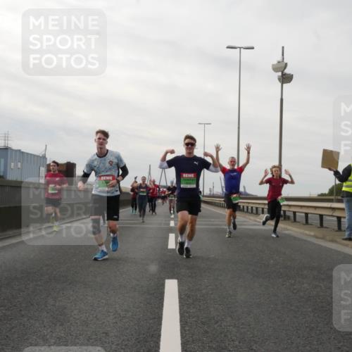 03.10.2025 - Köhlbrandbrückenlauf Matties Gatica Varas http://msf.ph/oto/9190071 03.10.2025 16:00:49 Position 3  meine-sportfotos.de