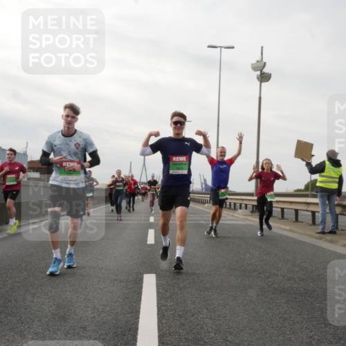 03.10.2025 - Köhlbrandbrückenlauf Matties Gatica Varas http://msf.ph/oto/9190074 03.10.2025 16:00:49 Position 3  meine-sportfotos.de