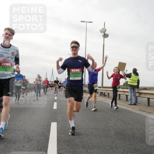 03.10.2025 - Köhlbrandbrückenlauf Matties Gatica Varas http://msf.ph/oto/9190076 03.10.2025 16:00:50 Position 3 7907, 9653 meine-sportfotos.de