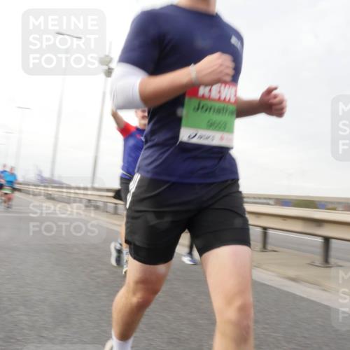 03.10.2025 - Köhlbrandbrückenlauf Matties Gatica Varas http://msf.ph/oto/9190081 03.10.2025 16:00:50 Position 3  meine-sportfotos.de