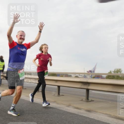 03.10.2025 - Köhlbrandbrückenlauf Matties Gatica Varas http://msf.ph/oto/9190082 03.10.2025 16:00:51 Position 3 4850 meine-sportfotos.de