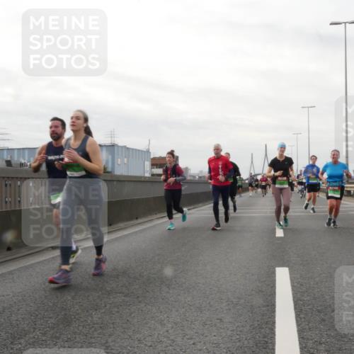 03.10.2025 - Köhlbrandbrückenlauf Matties Gatica Varas http://msf.ph/oto/9190091 03.10.2025 16:00:53 Position 3  meine-sportfotos.de