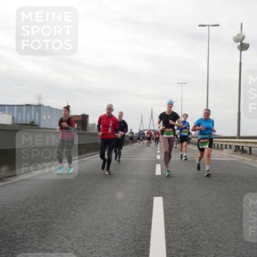 03.10.2025 - Köhlbrandbrückenlauf Matties Gatica Varas http://msf.ph/oto/9190092 03.10.2025 16:00:53 Position 3  meine-sportfotos.de