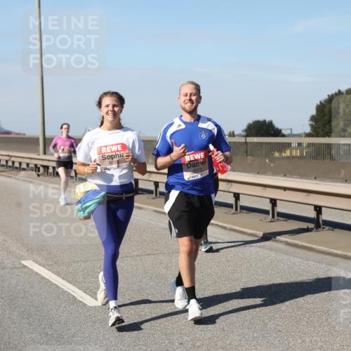 03.10.2025 - Köhlbrandbrückenlauf Yannick Fuchs http://msf.ph/oto/9190093 03.10.2025 12:09:58 Position 3 6076, 6072 meine-sportfotos.de