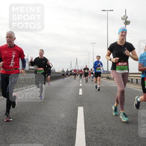 03.10.2025 - Köhlbrandbrückenlauf Matties Gatica Varas http://msf.ph/oto/9190099 03.10.2025 16:00:55 Position 3  meine-sportfotos.de