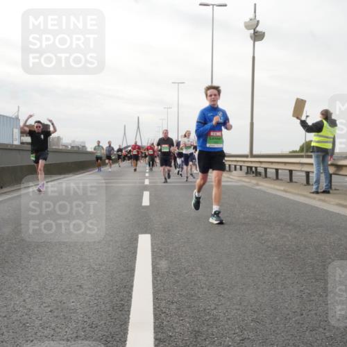03.10.2025 - Köhlbrandbrückenlauf Matties Gatica Varas http://msf.ph/oto/9190104 03.10.2025 16:00:56 Position 3  meine-sportfotos.de