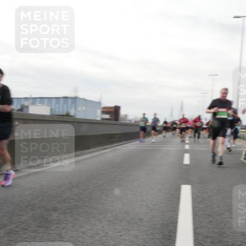03.10.2025 - Köhlbrandbrückenlauf Matties Gatica Varas http://msf.ph/oto/9190117 03.10.2025 16:00:59 Position 3  meine-sportfotos.de