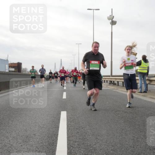 03.10.2025 - Köhlbrandbrückenlauf Matties Gatica Varas http://msf.ph/oto/9190122 03.10.2025 16:01:00 Position 3 7977 meine-sportfotos.de