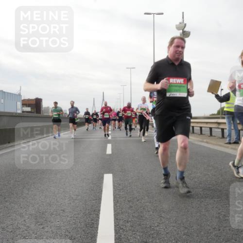 03.10.2025 - Köhlbrandbrückenlauf Matties Gatica Varas http://msf.ph/oto/9190123 03.10.2025 16:01:00 Position 3 7977, 7978 meine-sportfotos.de