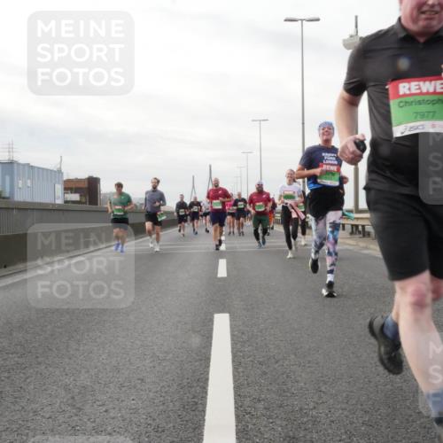 03.10.2025 - Köhlbrandbrückenlauf Matties Gatica Varas http://msf.ph/oto/9190124 03.10.2025 16:01:01 Position 3 1111, 7977 meine-sportfotos.de