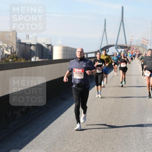 03.10.2025 - Köhlbrandbrückenlauf Yannick Fuchs http://msf.ph/oto/9190128 03.10.2025 11:50:00 Position 3 4649 meine-sportfotos.de