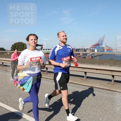03.10.2025 - Köhlbrandbrückenlauf Yannick Fuchs http://msf.ph/oto/9190130 03.10.2025 12:09:59 Position 3 6076, 6072 meine-sportfotos.de