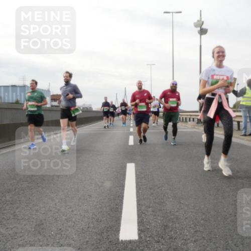 03.10.2025 - Köhlbrandbrückenlauf Matties Gatica Varas http://msf.ph/oto/9190135 03.10.2025 16:01:03 Position 3  meine-sportfotos.de