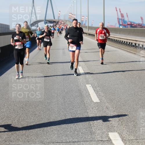 03.10.2025 - Köhlbrandbrückenlauf Yannick Fuchs http://msf.ph/oto/9190136 03.10.2025 11:50:01 Position 3 4649 meine-sportfotos.de