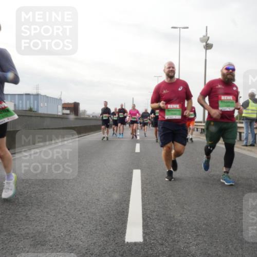 03.10.2025 - Köhlbrandbrückenlauf Matties Gatica Varas http://msf.ph/oto/9190142 03.10.2025 16:01:05 Position 3 7475, 200, 7548 meine-sportfotos.de