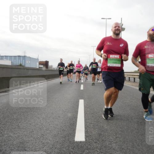 03.10.2025 - Köhlbrandbrückenlauf Matties Gatica Varas http://msf.ph/oto/9190144 03.10.2025 16:01:05 Position 3 7548, 7565 meine-sportfotos.de