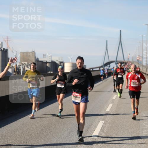 03.10.2025 - Köhlbrandbrückenlauf Yannick Fuchs http://msf.ph/oto/9190150 03.10.2025 11:50:03 Position 3 6409, 6233 meine-sportfotos.de