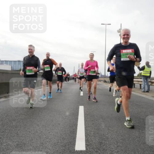03.10.2025 - Köhlbrandbrückenlauf Matties Gatica Varas http://msf.ph/oto/9190155 03.10.2025 16:01:08 Position 3  meine-sportfotos.de