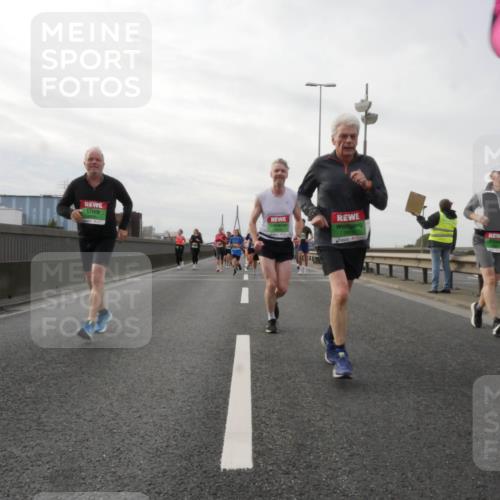 03.10.2025 - Köhlbrandbrückenlauf Matties Gatica Varas http://msf.ph/oto/9190163 03.10.2025 16:01:09 Position 3  meine-sportfotos.de