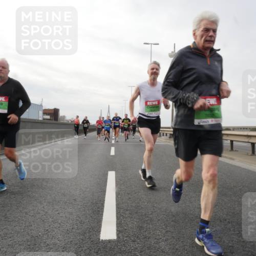 03.10.2025 - Köhlbrandbrückenlauf Matties Gatica Varas http://msf.ph/oto/9190166 03.10.2025 16:01:10 Position 3 9095 meine-sportfotos.de
