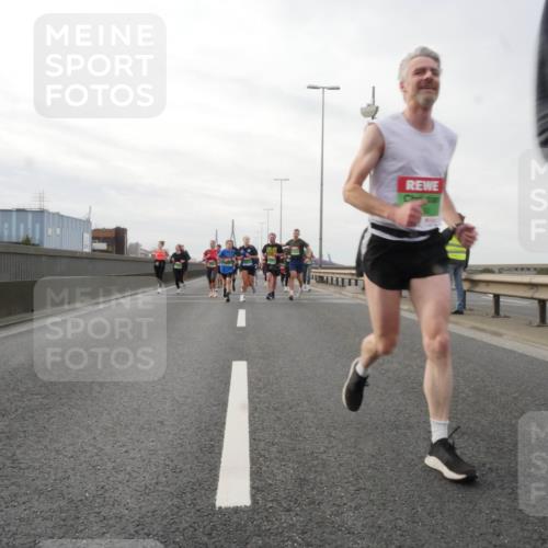 03.10.2025 - Köhlbrandbrückenlauf Matties Gatica Varas http://msf.ph/oto/9190167 03.10.2025 16:01:10 Position 3  meine-sportfotos.de