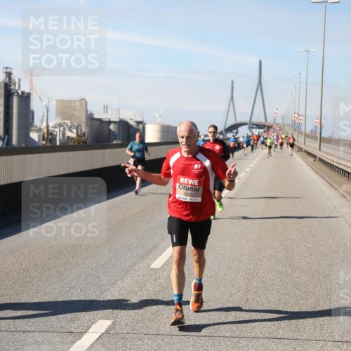 03.10.2025 - Köhlbrandbrückenlauf Yannick Fuchs http://msf.ph/oto/9190174 03.10.2025 11:50:05 Position 3 4310 meine-sportfotos.de
