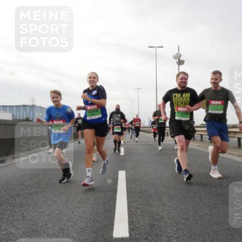 03.10.2025 - Köhlbrandbrückenlauf Matties Gatica Varas http://msf.ph/oto/9190184 03.10.2025 16:01:14 Position 3 8864 meine-sportfotos.de