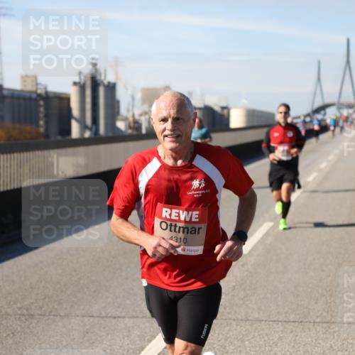 03.10.2025 - Köhlbrandbrückenlauf Yannick Fuchs http://msf.ph/oto/9190187 03.10.2025 11:50:07 Position 3 6, 0, 4310 meine-sportfotos.de