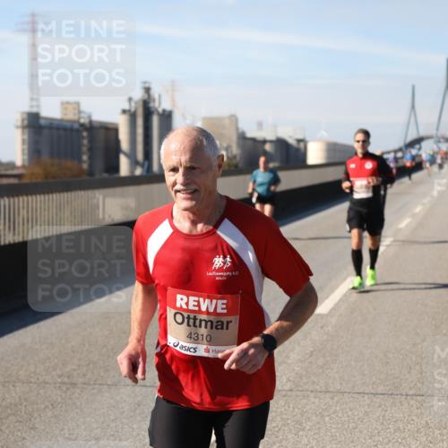 03.10.2025 - Köhlbrandbrückenlauf Yannick Fuchs http://msf.ph/oto/9190190 03.10.2025 11:50:07 Position 3 6, 0, 4310 meine-sportfotos.de