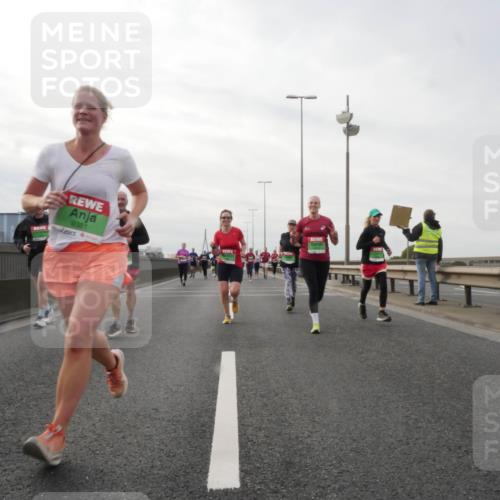 03.10.2025 - Köhlbrandbrückenlauf Matties Gatica Varas http://msf.ph/oto/9190197 03.10.2025 16:01:17 Position 3 9381 meine-sportfotos.de