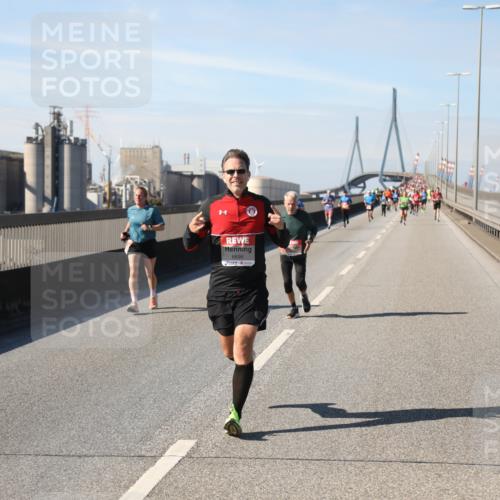03.10.2025 - Köhlbrandbrückenlauf Yannick Fuchs http://msf.ph/oto/9190199 03.10.2025 11:50:08 Position 3 6696 meine-sportfotos.de