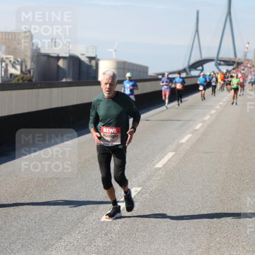 03.10.2025 - Köhlbrandbrückenlauf Yannick Fuchs http://msf.ph/oto/9190216 03.10.2025 11:50:09 Position 3  meine-sportfotos.de