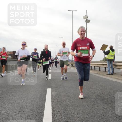 03.10.2025 - Köhlbrandbrückenlauf Matties Gatica Varas http://msf.ph/oto/9190222 03.10.2025 16:01:24 Position 3  meine-sportfotos.de