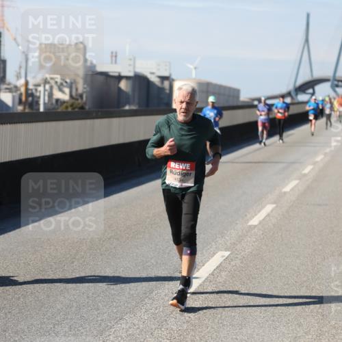 03.10.2025 - Köhlbrandbrückenlauf Yannick Fuchs http://msf.ph/oto/9190223 03.10.2025 11:50:10 Position 3 4134 meine-sportfotos.de