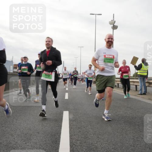 03.10.2025 - Köhlbrandbrückenlauf Matties Gatica Varas http://msf.ph/oto/9190227 03.10.2025 16:01:25 Position 3 8550, 8549 meine-sportfotos.de