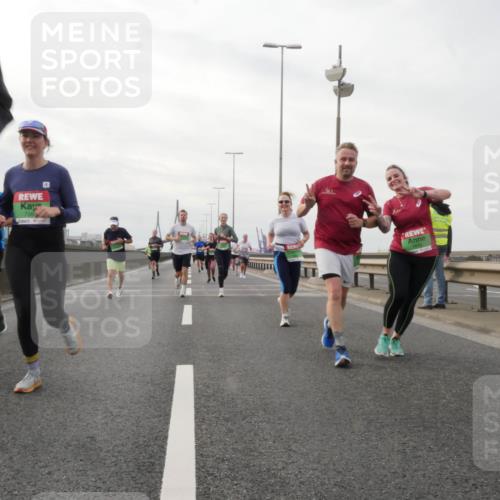 03.10.2025 - Köhlbrandbrückenlauf Matties Gatica Varas http://msf.ph/oto/9190231 03.10.2025 16:01:26 Position 3 19, 708 meine-sportfotos.de