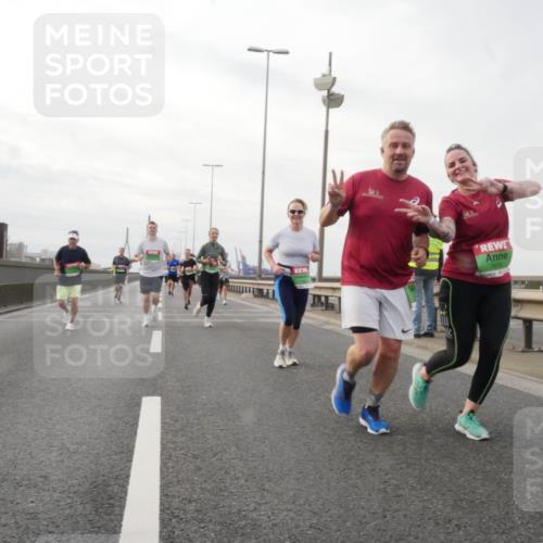 03.10.2025 - Köhlbrandbrückenlauf Matties Gatica Varas http://msf.ph/oto/9190234 03.10.2025 16:01:26 Position 3 7676 meine-sportfotos.de