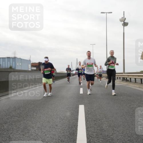 03.10.2025 - Köhlbrandbrückenlauf Matties Gatica Varas http://msf.ph/oto/9190239 03.10.2025 16:01:28 Position 3  meine-sportfotos.de
