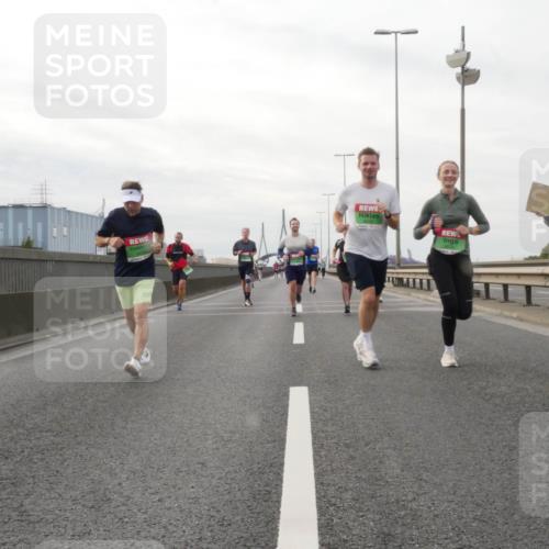 03.10.2025 - Köhlbrandbrückenlauf Matties Gatica Varas http://msf.ph/oto/9190242 03.10.2025 16:01:28 Position 3 09 meine-sportfotos.de