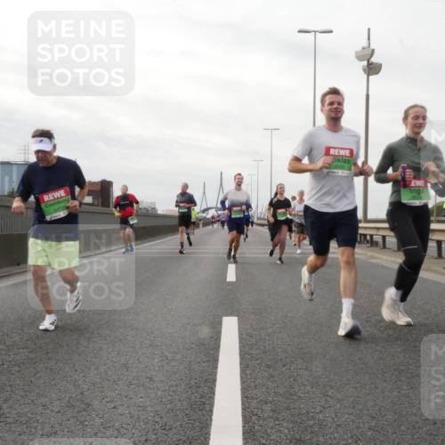 03.10.2025 - Köhlbrandbrückenlauf Matties Gatica Varas http://msf.ph/oto/9190245 03.10.2025 16:01:29 Position 3 9472, 9038 meine-sportfotos.de