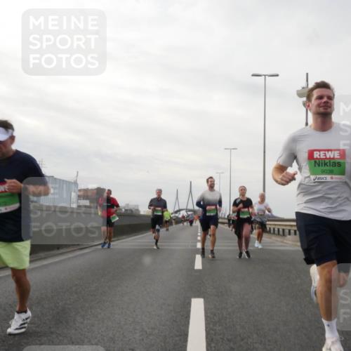 03.10.2025 - Köhlbrandbrückenlauf Matties Gatica Varas http://msf.ph/oto/9190247 03.10.2025 16:01:29 Position 3 9470, 9038 meine-sportfotos.de