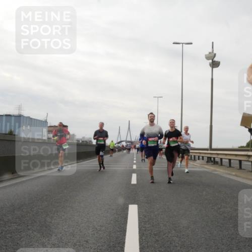 03.10.2025 - Köhlbrandbrückenlauf Matties Gatica Varas http://msf.ph/oto/9190249 03.10.2025 16:01:29 Position 3  meine-sportfotos.de
