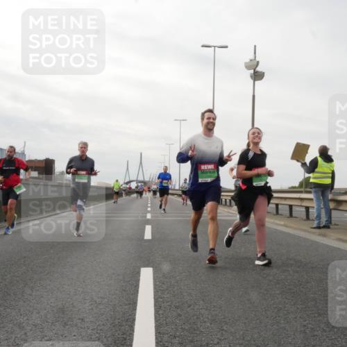 03.10.2025 - Köhlbrandbrückenlauf Matties Gatica Varas http://msf.ph/oto/9190254 03.10.2025 16:01:30 Position 3  meine-sportfotos.de